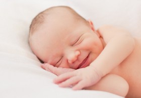 Видео-гид о сне и развитии новорожденных
